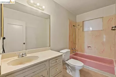 6001 Holway St, Oakland, CA 94621 - Photo 32