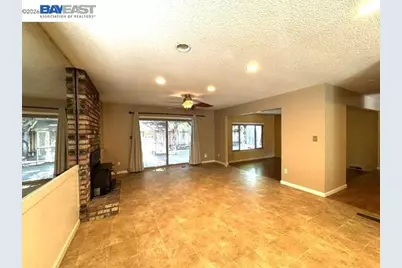 3740 Roundhill Dr, Pittsburg, CA 94565 - Photo 12
