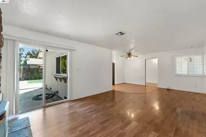 7516 Dorchester Way, Stockton, CA 95207 - Photo 32