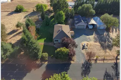 12528 Peach Ln, Wilton, CA 95693 - Photo 2