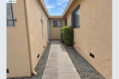 230 Flanders Ct, San Lorenzo, CA 94541 - Photo 22