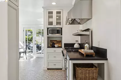 5850 Lawton Ave, Oakland, CA 94618 - Photo 20