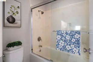 567 Oakland Ave, Oakland, CA 94611 - Photo 20