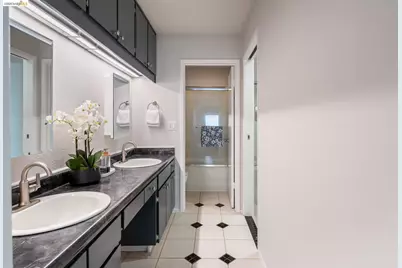 567 Oakland Avenue #211, Oakland, CA 94611 - Photo 18
