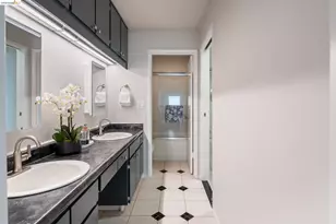 567 Oakland Ave, Oakland, CA 94611 - Photo 18