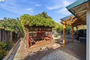 10561 Carver Dr, Cupertino, CA 95014 - Photo 36