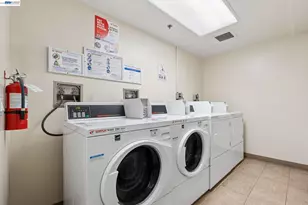 989 Webster St, Oakland, CA 94607 - Photo 26