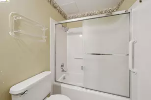 5405 Carlton St, Oakland, CA 94618 - Photo 26