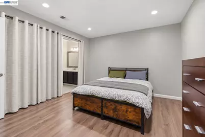 5547 Russo Dr, San Jose, CA 95118 - Photo 14