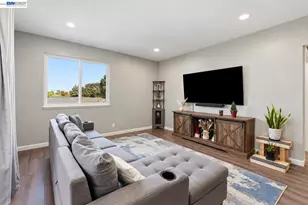 5547 Russo Dr, San Jose, CA 95118 - Photo 8