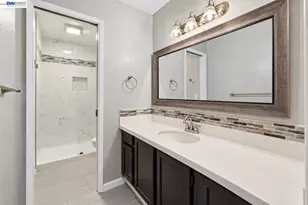 5547 Russo Dr, San Jose, CA 95118 - Photo 16