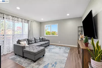 5547 Russo Dr, San Jose, CA 95118 - Photo 6