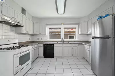 1646 51st Ave, Oakland, CA 94601 - Photo 16