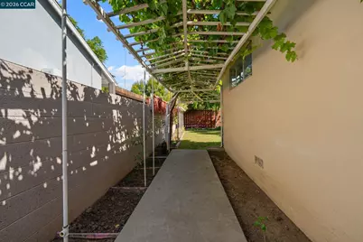 6422 Lubao Ave, Woodland Hills (los Angeles), CA 91367 - Photo 28