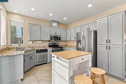 2348 Woodhill Dr, Pittsburg, CA 94565 - Photo 10