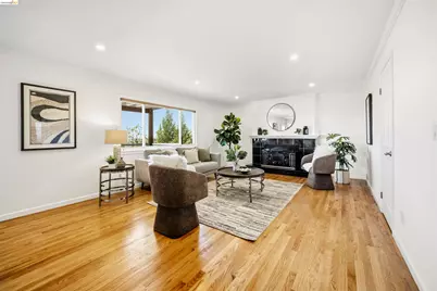 8745 Burr St, Oakland, CA 94605 - Photo 32
