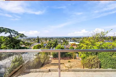 8745 Burr St, Oakland, CA 94605 - Photo 44