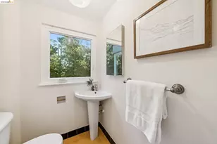 2556 Carisbrook Dr, Oakland, CA 94611 - Photo 42