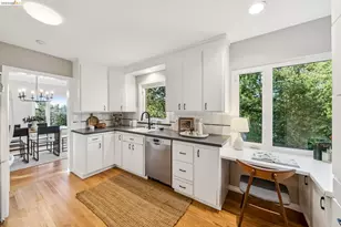 2556 Carisbrook Dr, Oakland, CA 94611 - Photo 24