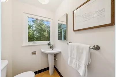 2556 Carisbrook Dr, Oakland, CA 94611 - Photo 52
