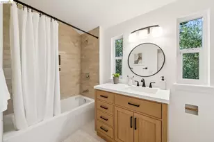 2556 Carisbrook Dr, Oakland, CA 94611 - Photo 38