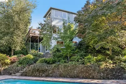 2556 Carisbrook Dr, Oakland, CA 94611 - Photo 72