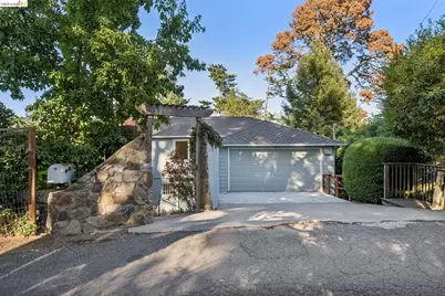 2556 Carisbrook Dr, Oakland, CA 94611 - Photo 4
