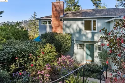 2556 Carisbrook Dr, Oakland, CA 94611 - Photo 2