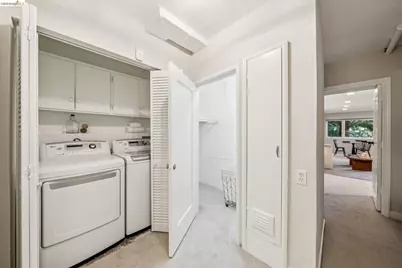2556 Carisbrook Dr, Oakland, CA 94611 - Photo 64