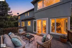 2556 Carisbrook Dr, Oakland, CA 94611 - Photo 22
