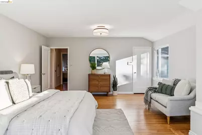 2556 Carisbrook Dr, Oakland, CA 94611 - Photo 38