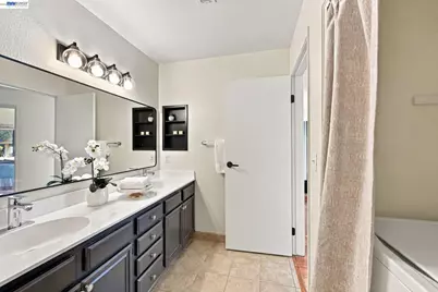 6043 Joaquin Murieta Ave #D, Newark, CA 94560 - Photo 16