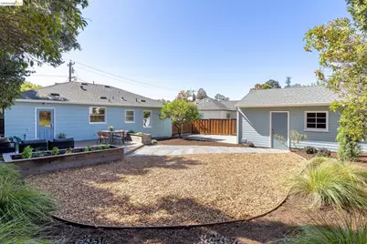 127 Covington St, Oakland, CA 94605 - Photo 32