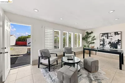 10760 Hellman St, Oakland, CA 94605 - Photo 32