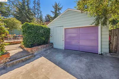 7531 Greenly Dr, Oakland, CA 94605 - Photo 36