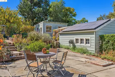 7531 Greenly Dr, Oakland, CA 94605 - Photo 2