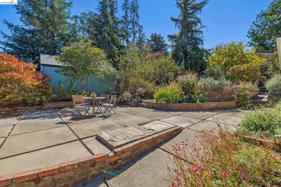 7531 Greenly Dr, Oakland, CA 94605 - Photo 24