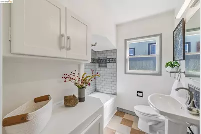 7531 Greenly Dr, Oakland, CA 94605 - Photo 20