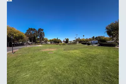 550 Hermitage Ct, San Jose, CA 95134 - Photo 56