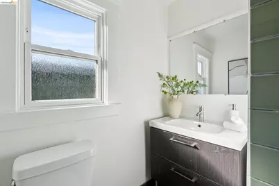 835 45th St, Oakland, CA 94608 - Photo 24