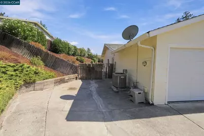 2641 Lassen Way, Pinole, CA 94564 - Photo 22