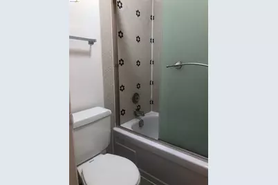 250 Whitmore St #302, Oakland, CA 94611 - Photo 2