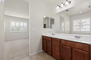 290 Santa Clara Dr, Mountain House, CA 95391 - Photo 32