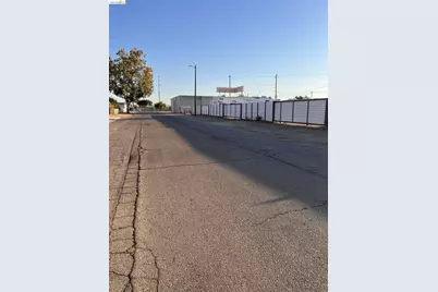 2358 Anna St, Fresno, CA 93706 - Photo 2