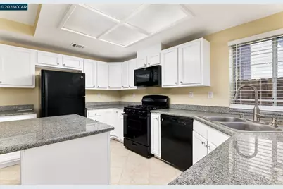 1054 Saint Raphael Dr, Bay Point, CA 94565 - Photo 2