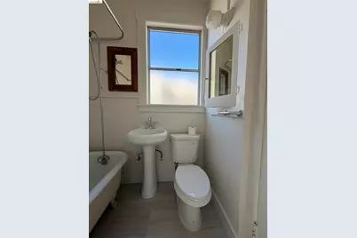 3999 Clarke St, Oakland, CA 94609 - Photo 10