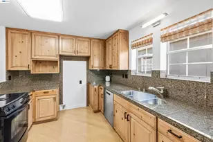 4636 Redwood Rd, Oakland, CA 94619 - Photo 8