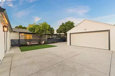 250 San Antonio Ct, San Jose, CA 95116 - Photo 32