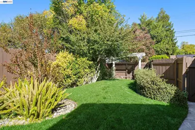1949 Hollis Ct, Concord, CA 94518 - Photo 28