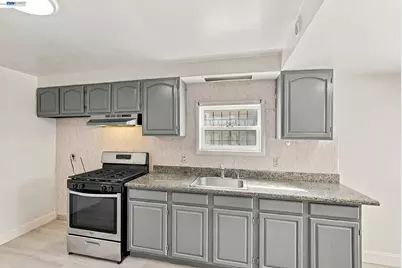 2207 13th Ave, Oakland, CA 94606 - Photo 16